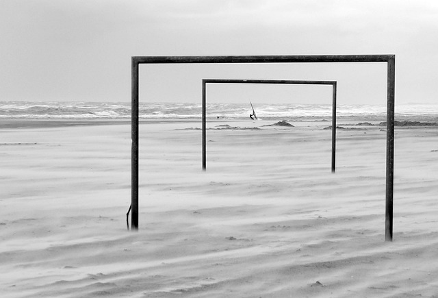 西的中场球 西的中场球